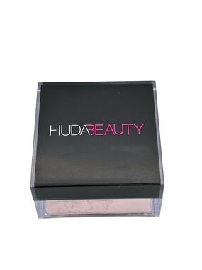 Huda Beauty Easy Bake Loose Baking & Setting Powder in Cherry Blossom Cake
